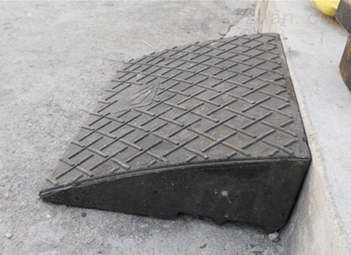 9公分厚橡胶路沿坡 坡道板台阶板 阶梯垫斜坡板